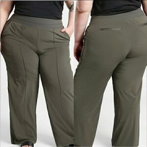 Athleta NWT Nolita Wide Leg Featherweight Pants in Size 26